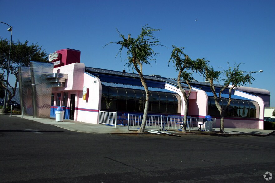 5420 N Blackstone Ave, Fresno, CA for lease - Building Photo - Image 2 of 8