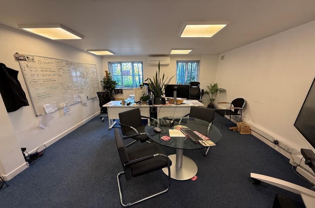 The Square, Sawbridgeworth, HRT CM21 9AE - Unité Suite 1 -  - Photo intérieure - Image 2 of 3