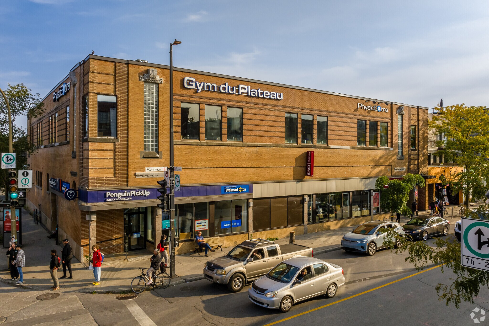1690-1692 Av du Mont-Royal E, Montréal, QC for sale Primary Photo- Image 1 of 1