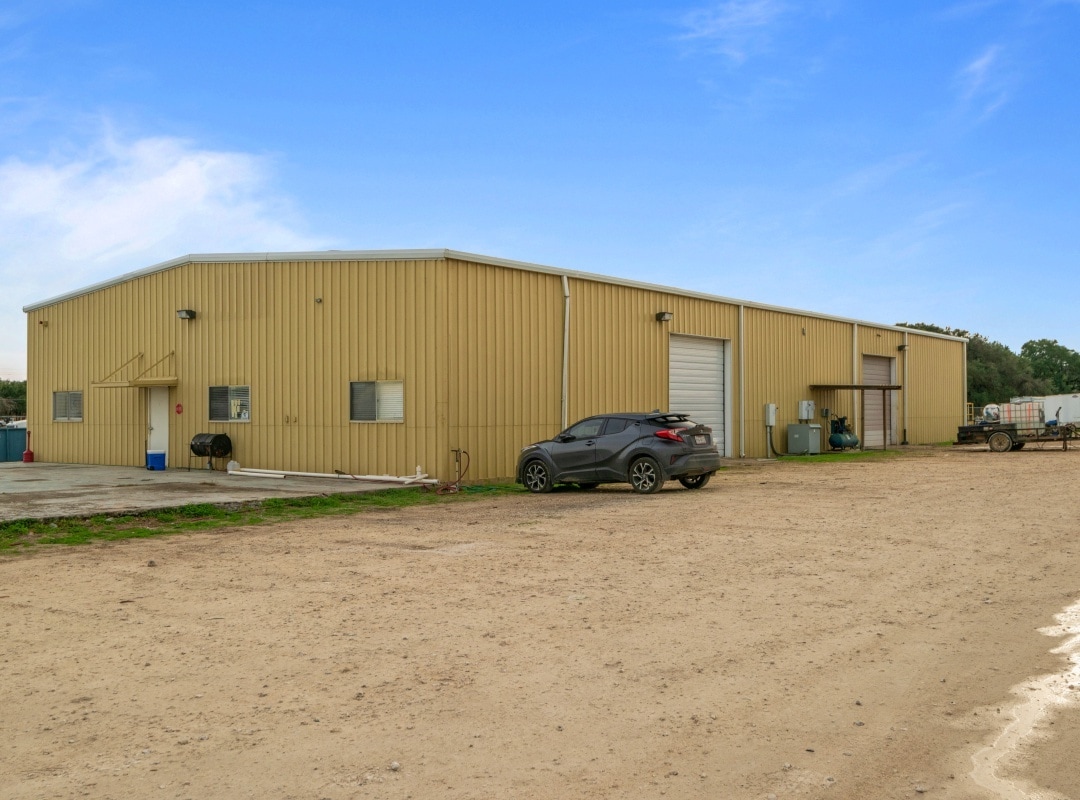 1209-1211 Bensdale Rd, Pleasanton, TX for lease Interior Photo- Image 1 of 22