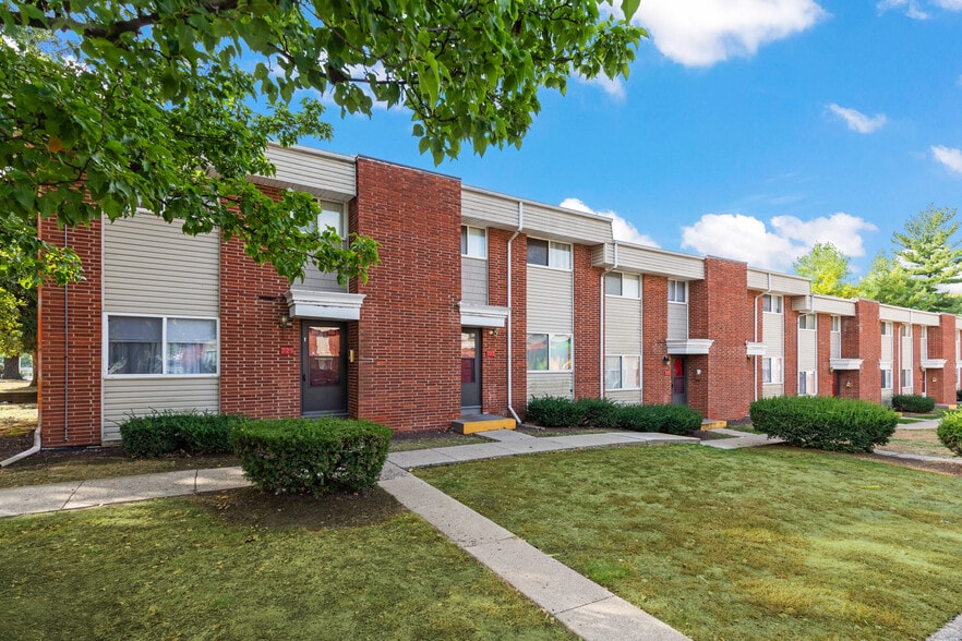 1801 W John St, Champaign, IL for sale - Building Photo - Image 2 of 6