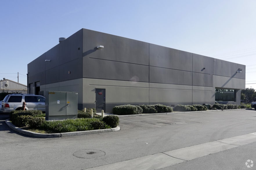 13009 Los Nietos Rd, Santa Fe Springs, CA for lease - Building Photo - Image 2 of 3