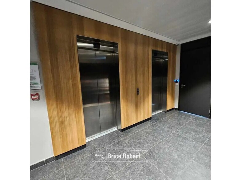 Office in Villeurbanne for lease - Building Photo - Image 2 of 14