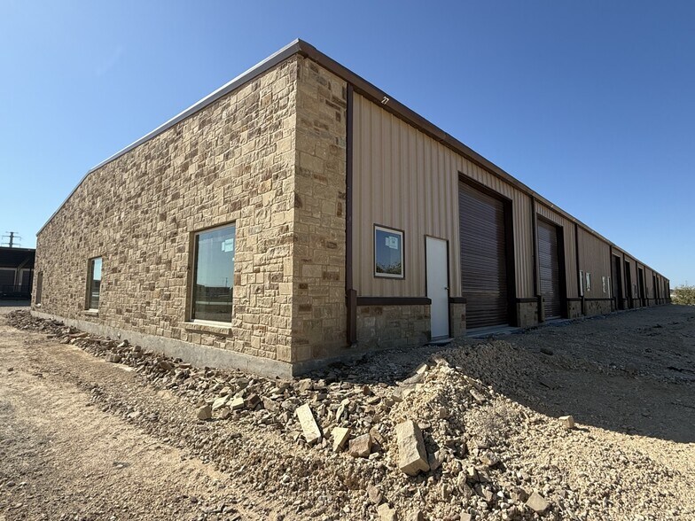 7990 Old Bastrop Rd, New Braunfels, TX à louer - Photo du bâtiment - Image 1 de 15
