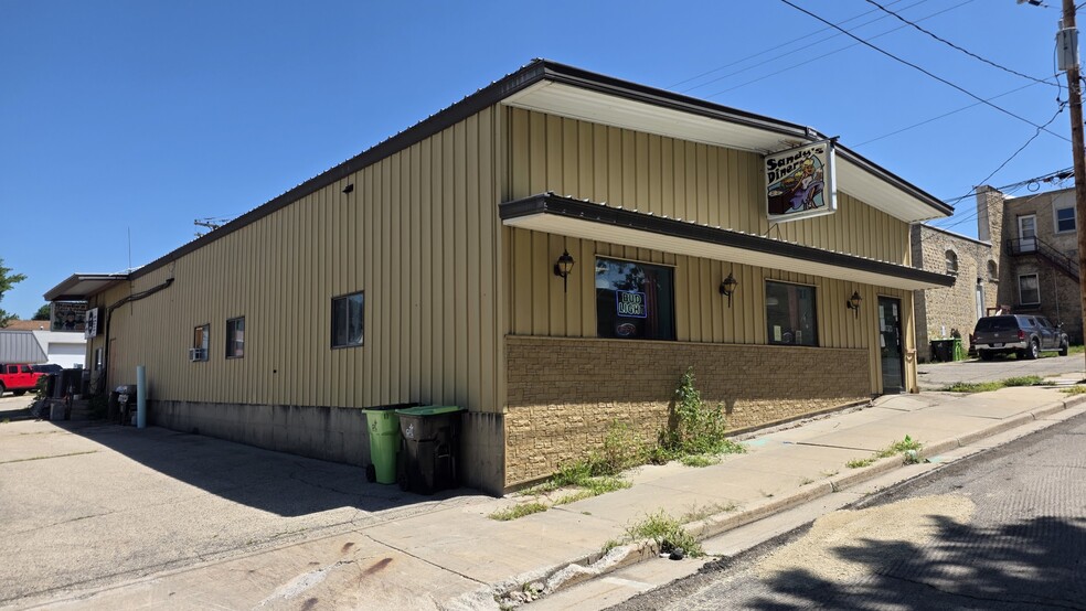 51 W Water St, Markesan, WI for sale - Building Photo - Image 2 of 30