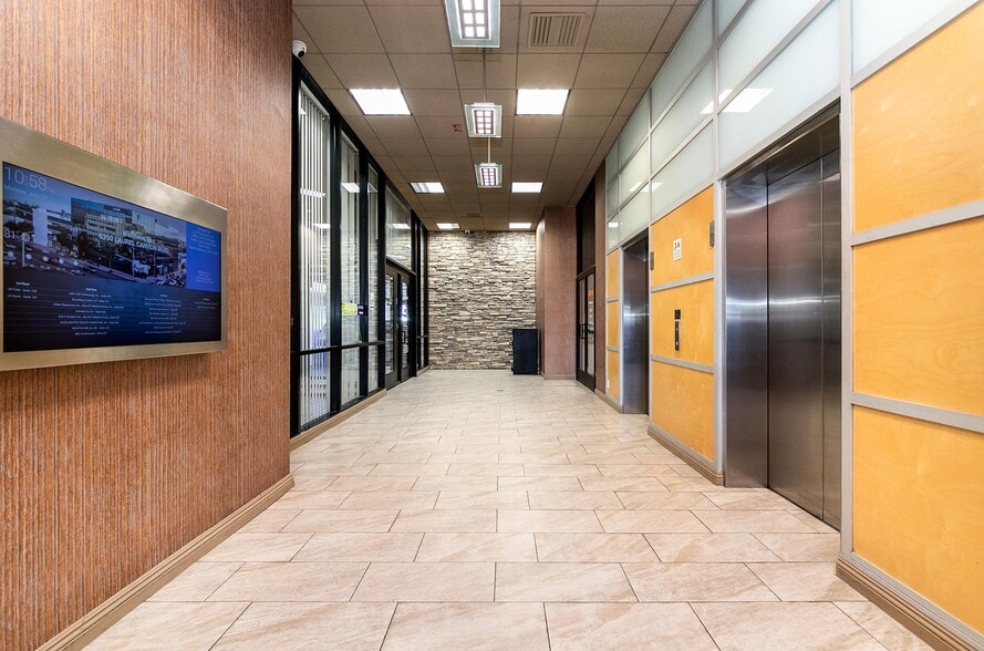 6350 Laurel Canyon Blvd, North Hollywood, CA for lease - Interior Photo - Image 2 of 10