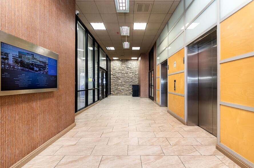 6350 Laurel Canyon Blvd, North Hollywood, CA à louer - Photo intérieure - Image 2 de 10