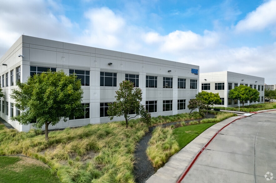 3660 Regent Blvd, Irving, TX à louer - Photo du bâtiment - Image 1 de 8