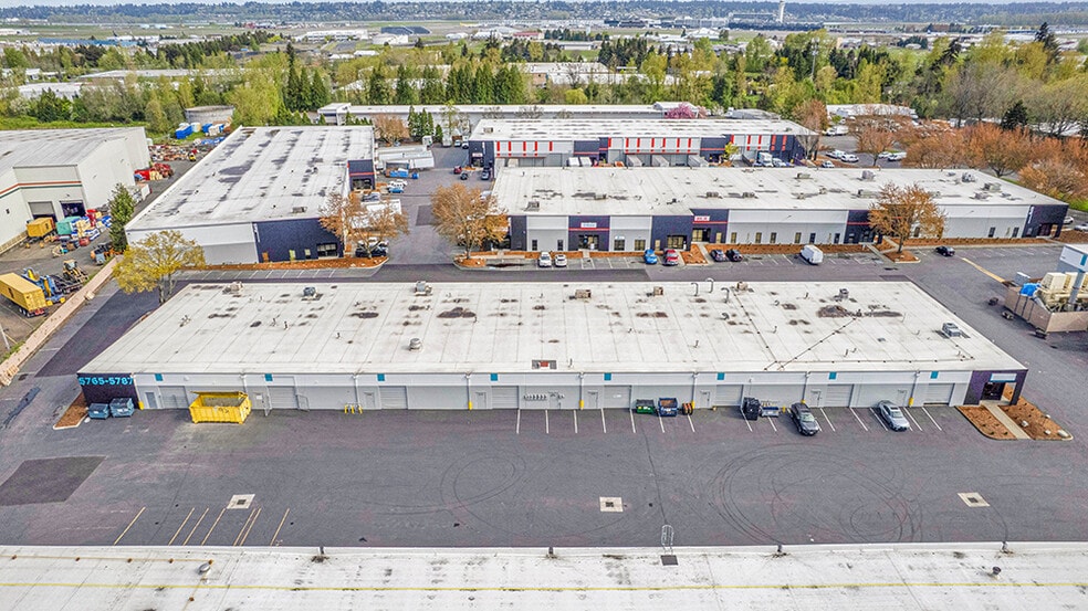 5743 NE Columbia Blvd, Portland, OR for lease - Building Photo - Image 3 of 8