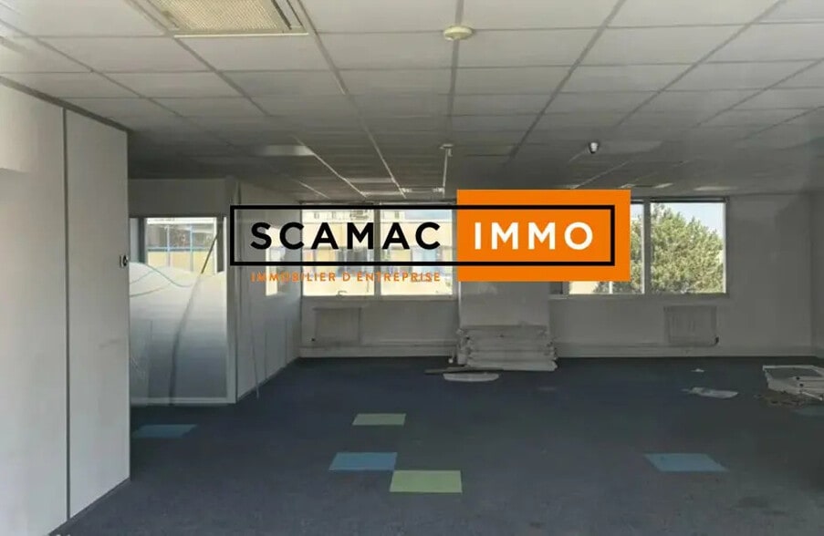 Flex in Gennevilliers for lease - Interior Photo - Image 3 of 4