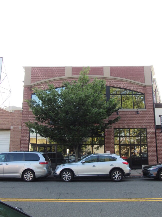 Plus de détails pour 10 Lackawanna Plz, Montclair, NJ - Commerce de détail à louer