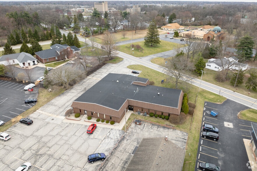 4906 N Holland Sylvania Rd, Sylvania, OH à louer - Photo du bâtiment - Image 2 de 14
