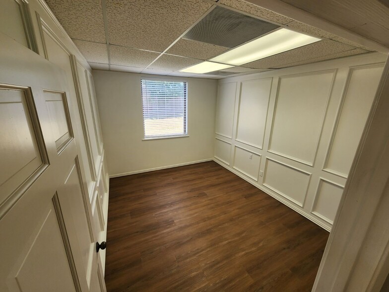 5105 Martin Dr, Rowlett, TX for lease - Interior Photo - Image 2 of 5