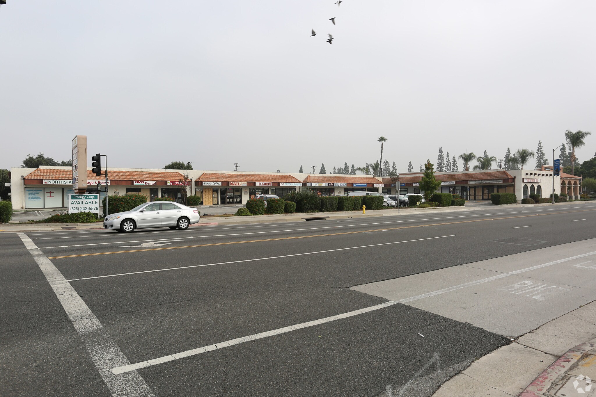 5501-5521 Del Amo Blvd, Lakewood, CA for lease Building Photo- Image 1 of 2