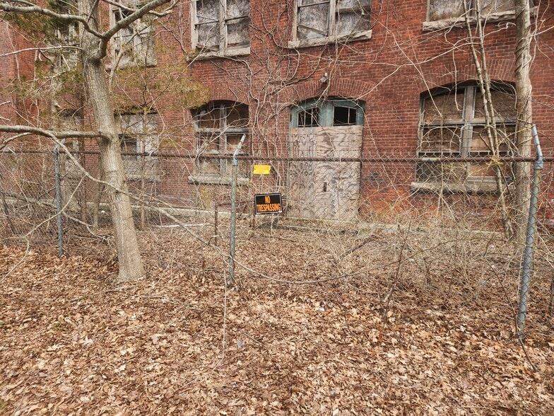 83 Pleasant St, Fairhaven, MA à vendre - Photo du bâtiment - Image 3 de 6