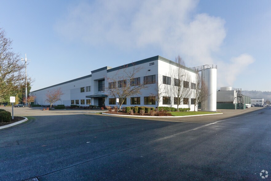 2205 70th Ave E, Fife, WA à louer - Photo du bâtiment - Image 2 de 8