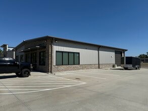 6427 Highway 105, Conroe, TX for lease Building Photo- Image 1 of 17