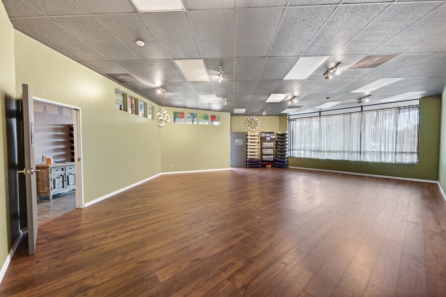 6135 Lakeside Dr, Reno, NV à louer - Photo du bâtiment - Image 3 de 7