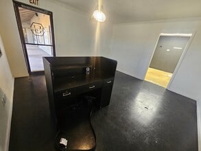 21885 Outer Hwy 18, Apple Valley, CA à louer Photo intérieure- Image 2 de 4