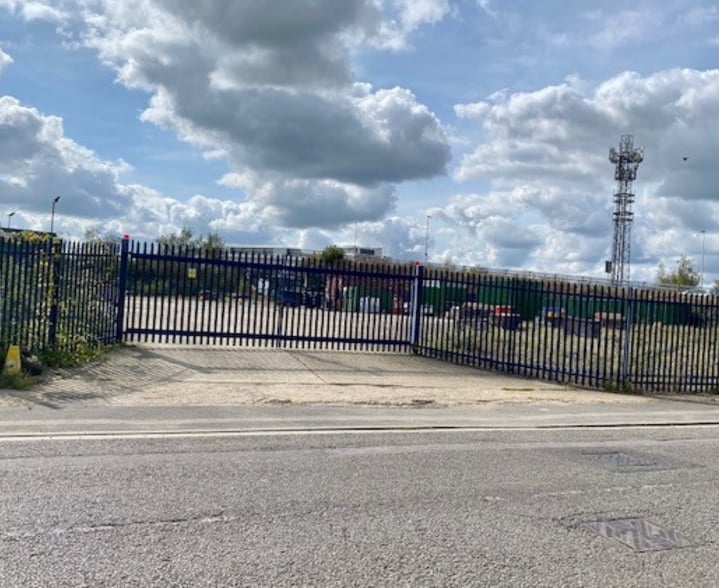 11 Hambridge Ln, Newbury for lease - Building Photo - Image 2 of 4