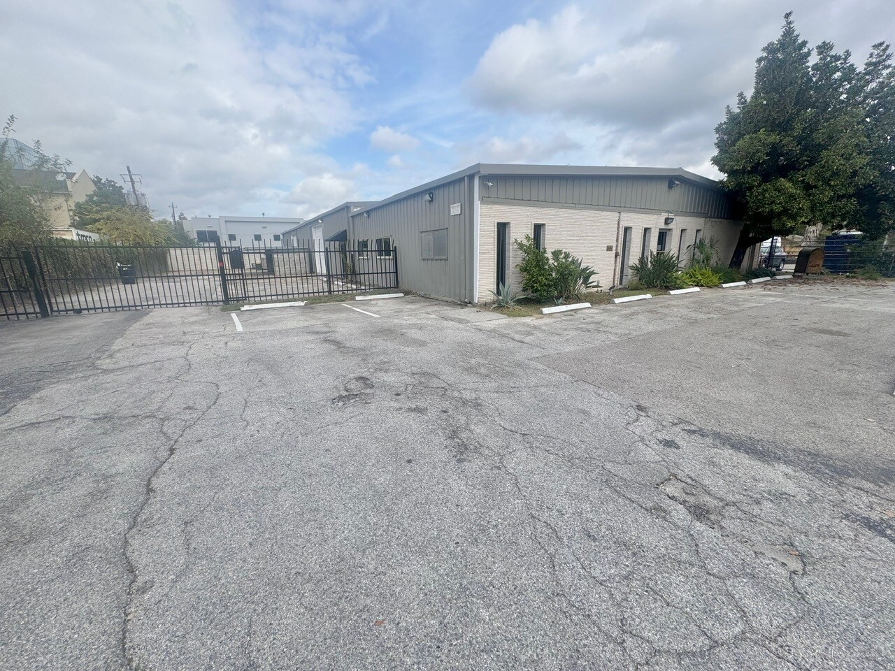 6214 Beverly Hill St, Houston, TX à louer Photo du bâtiment- Image 1 de 29