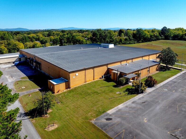 2000 Overhead Bridge Rd NE, Cleveland, TN à louer - Photo du bâtiment - Image 1 de 15