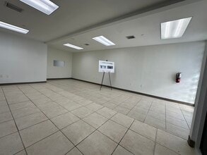 7212-7282 NW 33rd St, Miami, FL for lease Interior Photo- Image 2 of 6