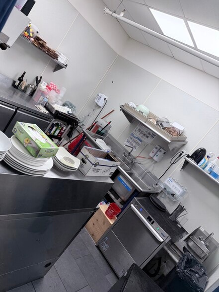 227-239 Harrison Ave, Harrison, NY for lease - Interior Photo - Image 3 of 12