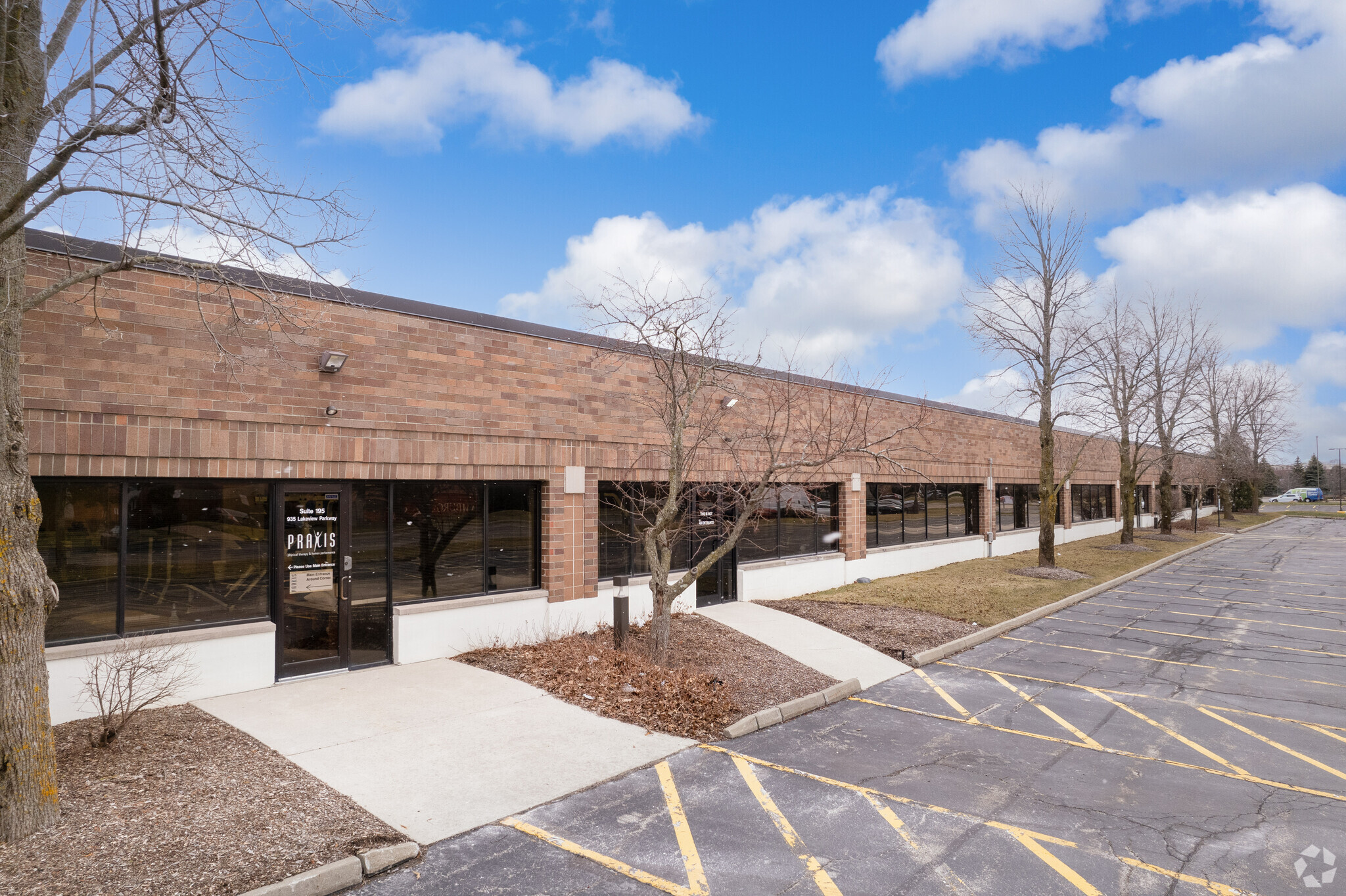 935 Lakeview Pky, Vernon Hills, IL for lease Building Photo- Image 1 of 20