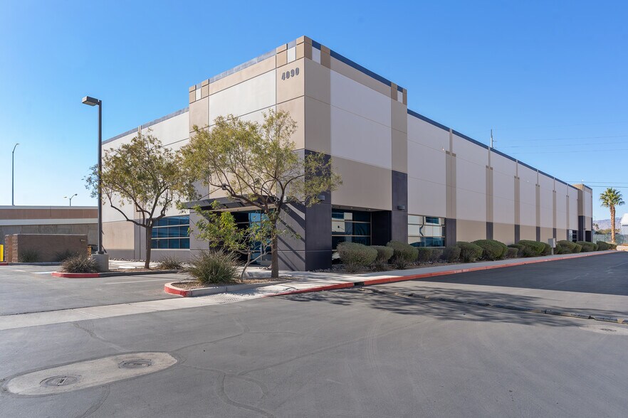 4010 W Hacienda Ave, Las Vegas, NV à louer - Photo du bâtiment - Image 3 de 7