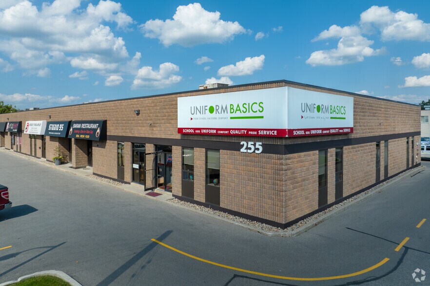 255 Industrial Pky S, Aurora, ON for lease - Primary Photo - Image 1 of 2