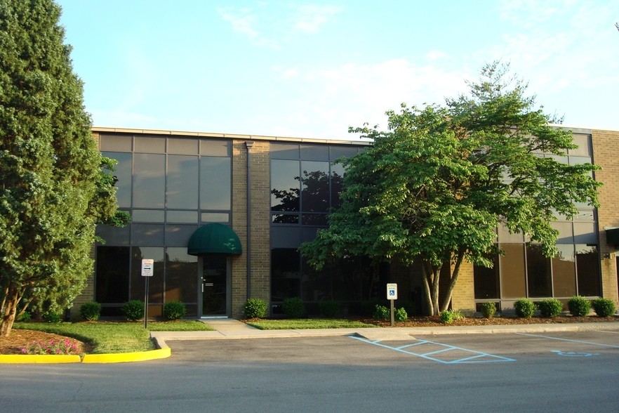 2100-2300 Envoy Cir, Louisville, KY for sale - Building Photo - Image 2 of 21