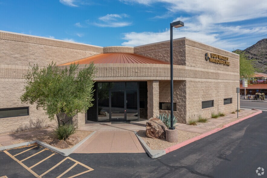10828 N Cave Creek Rd, Phoenix, AZ à vendre - Photo du bâtiment - Image 1 de 4