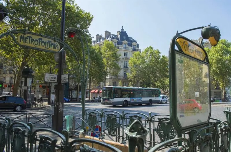 Retail in Paris for lease - Building Photo - Image 3 of 5