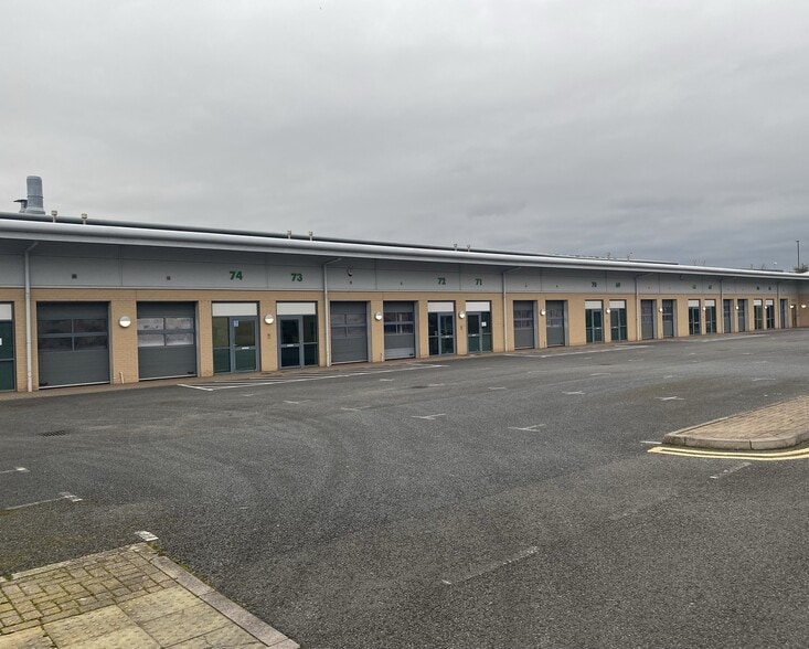 1-75 Oakfield Close, Tewkesbury for lease - Building Photo - Image 1 of 13