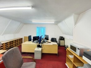 Eastcourt Ave, Reading for lease Interior Photo- Image 2 of 6