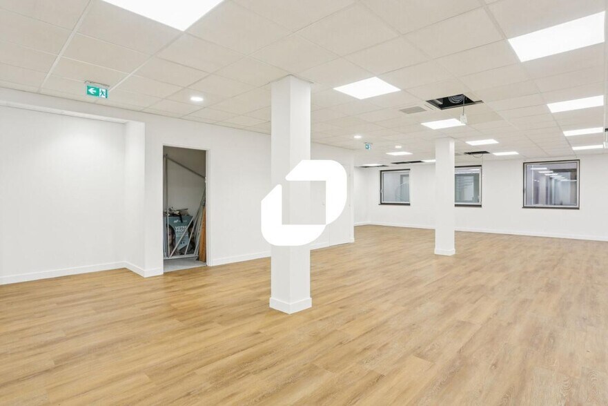 23 Bis Rue Barthélémy Danjou, Boulogne-Billancourt for lease - Interior Photo - Image 2 of 15