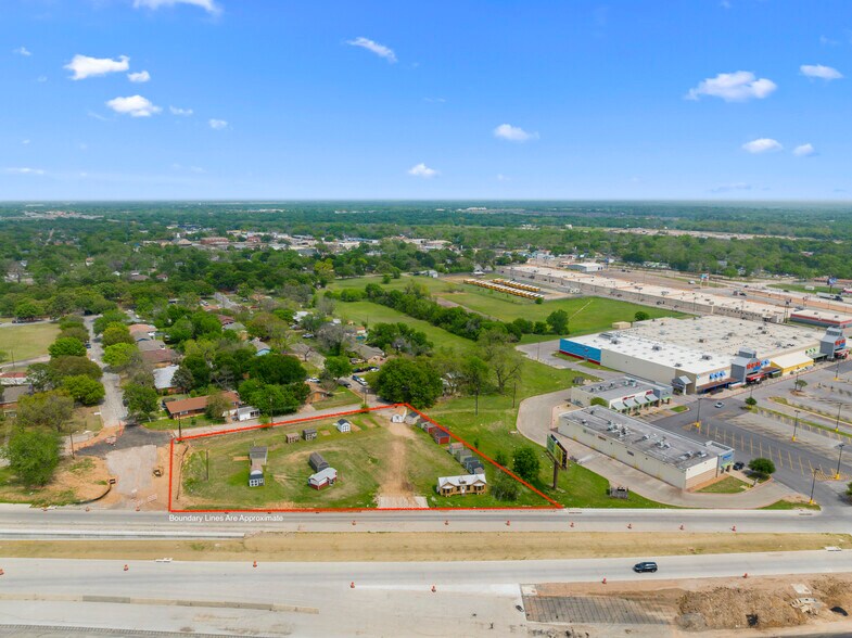 N I-35, Waco, TX à vendre - Photo principale - Image 1 de 4