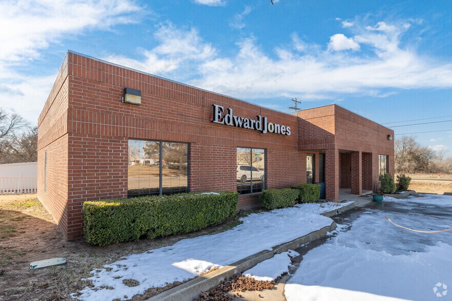 2350-2360 McKown Dr, Norman, OK à louer - Photo du bâtiment - Image 1 de 20