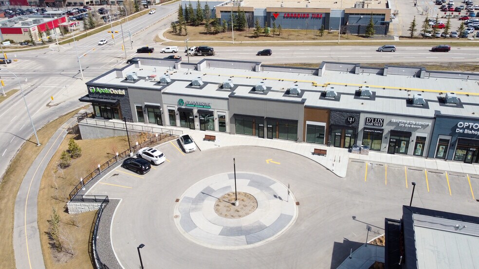 11877 Sarcee Trail NW, Calgary, AB à louer - Photo du bâtiment - Image 3 de 14