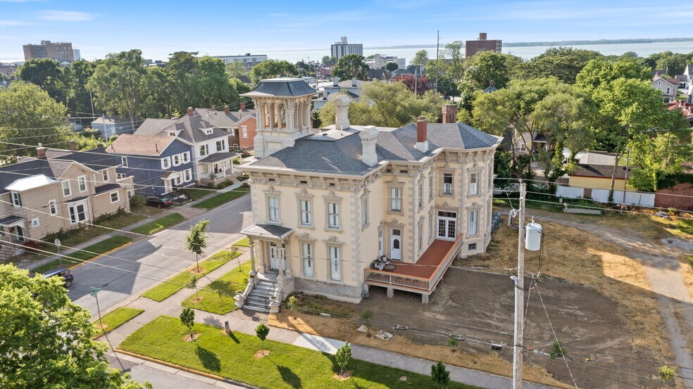 403 E Adams St, Sandusky, OH à vendre - Photo du bâtiment - Image 1 de 83