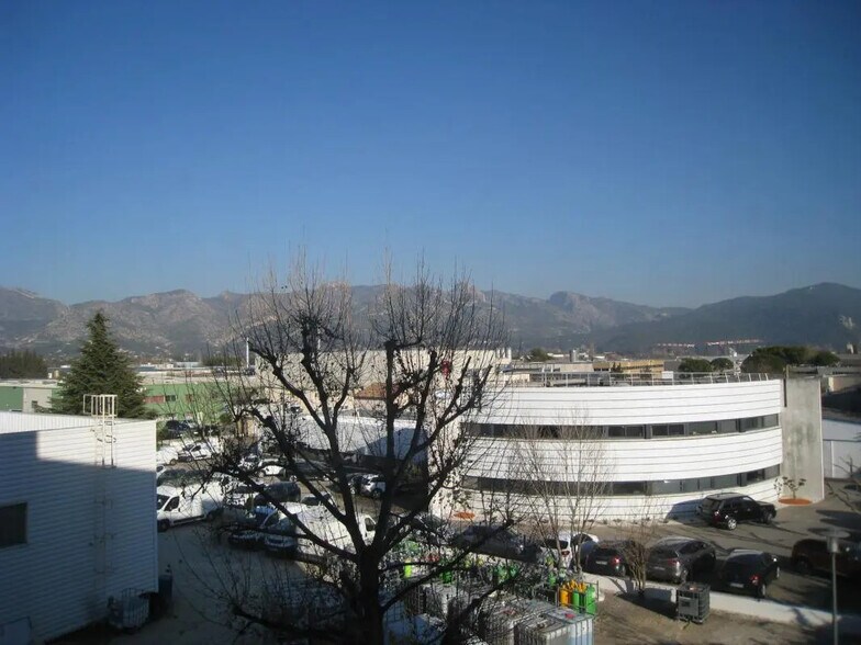 Office in Aubagne for lease - Building Photo - Image 3 of 7