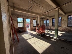 909 Islington St, Portsmouth, NH for lease Interior Photo- Image 2 of 8