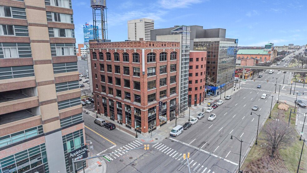 409 E Jefferson Ave, Detroit, MI à louer - Photo du bâtiment - Image 2 de 17