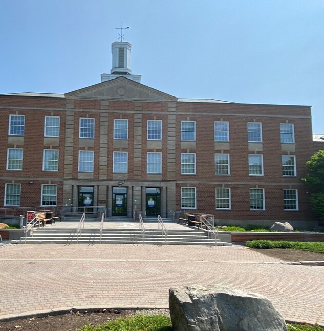 700 Montreal Rd, Ottawa, ON à vendre Photo du bâtiment- Image 1 de 1