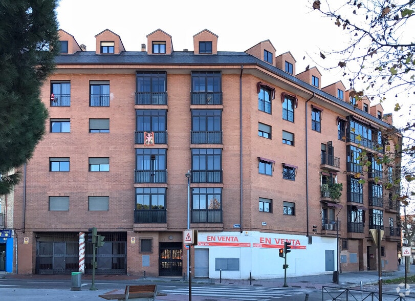 Loca y oficina en rentabilidad portefeuille de 2 propriétés à vendre sur LoopNet.ca - Photo principale - Image 1 de 2