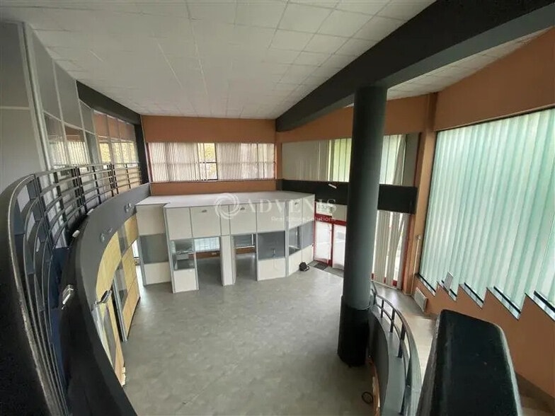 Office in Saint-Denis for lease - Interior Photo - Image 3 of 12