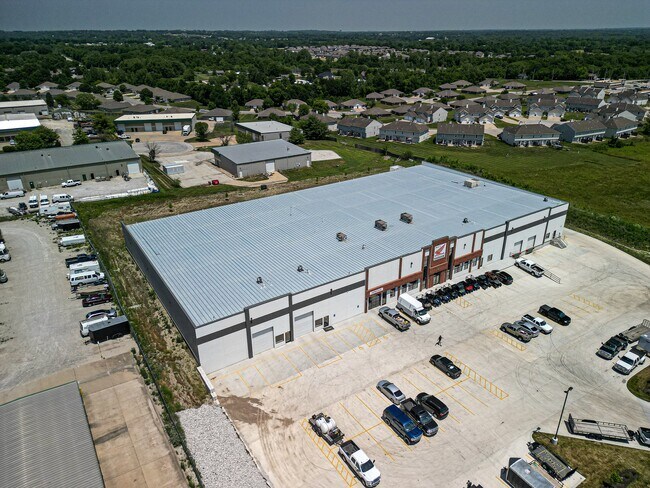 Plus de détails pour 1108 NW Bush Dr, Grain Valley, MO - Industriel à louer