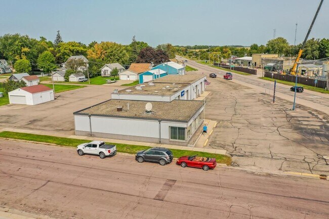 Plus de détails pour 206 N Highway Ave, Blooming Prairie, MN - Industriel à vendre