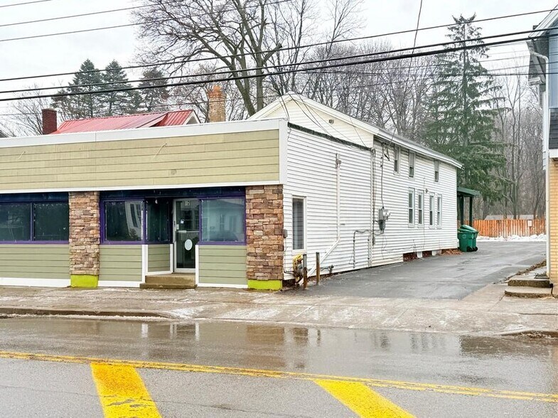 87 Lake St, Hamburg, NY à vendre - Photo principale - Image 1 de 15